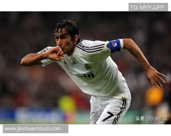 历史足球十大球星排名榜揭秘 谁才是足坛永恒的传奇之王